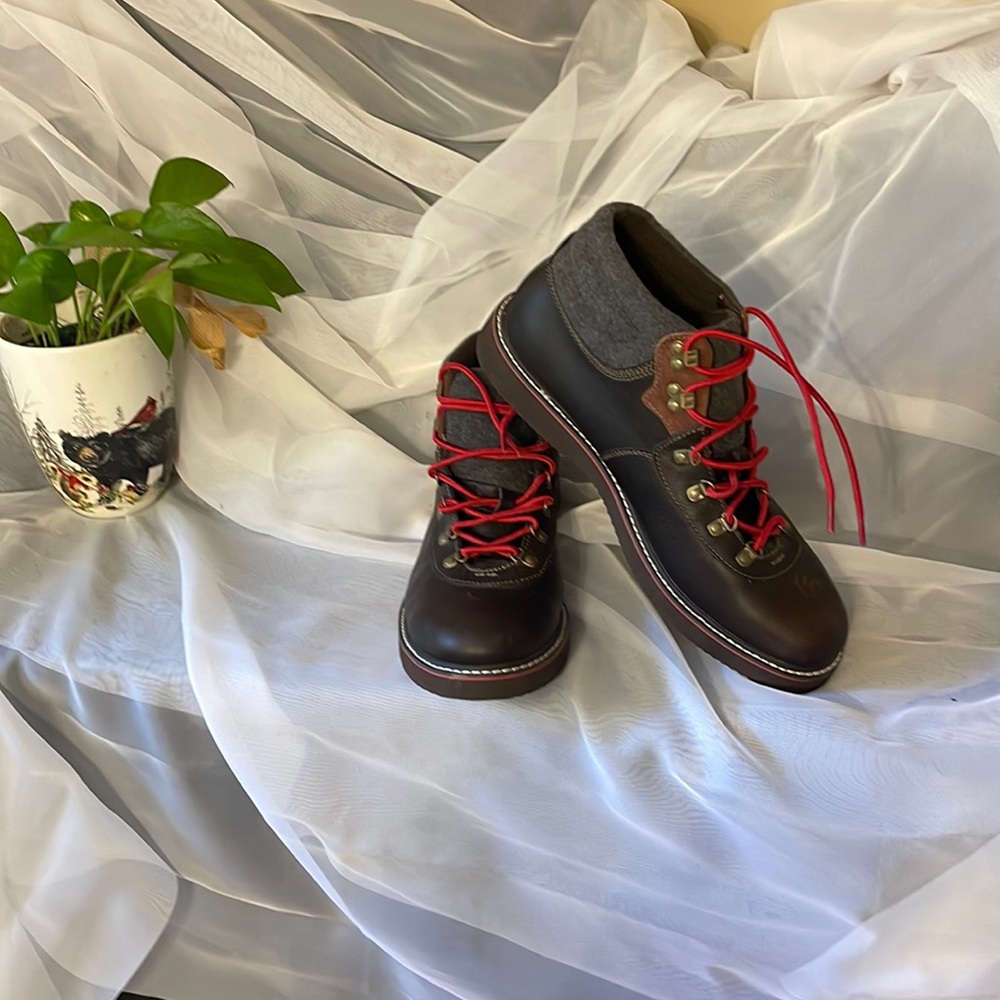 Eastland womens Leather uppers